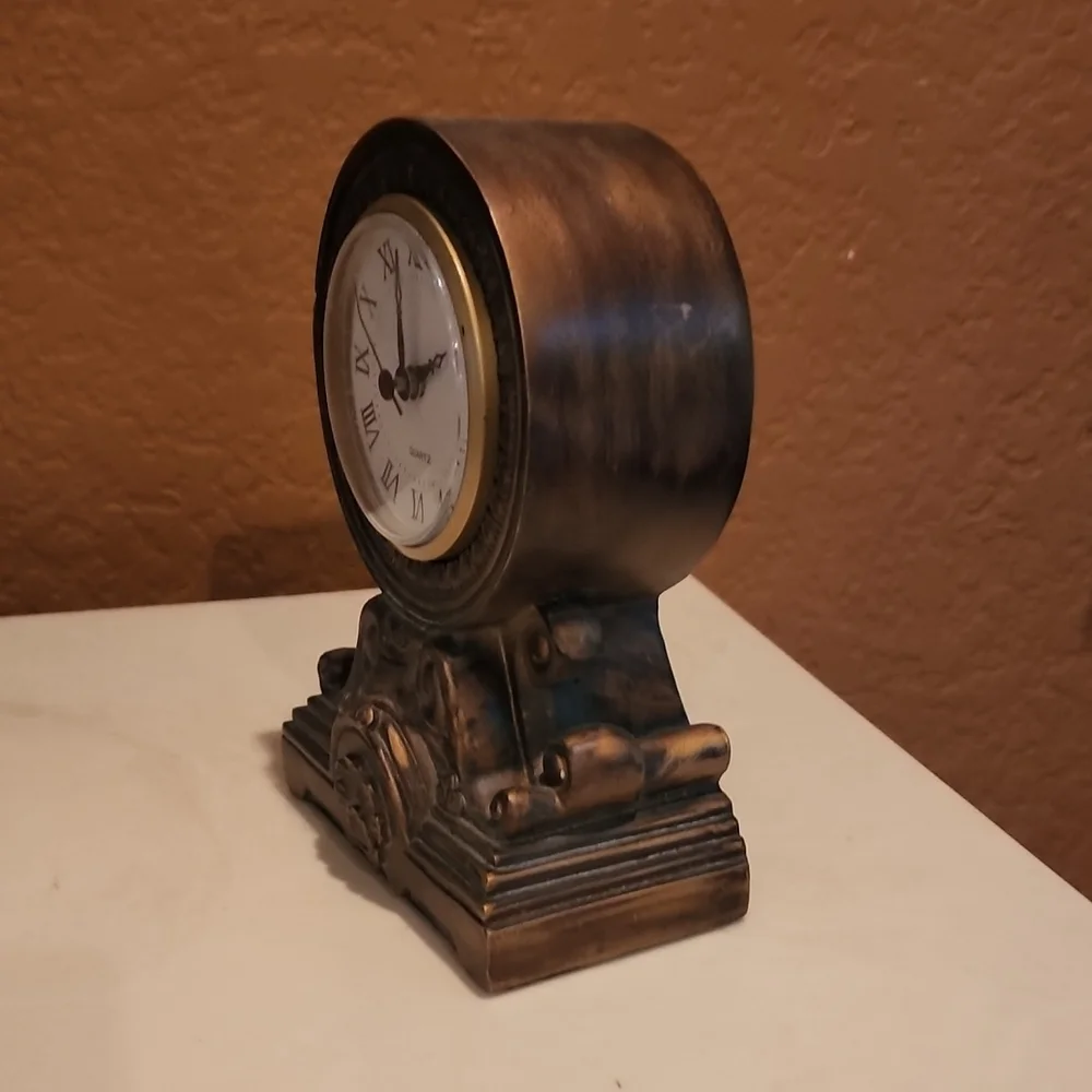 Clock decoration. - Picture 2 of 2